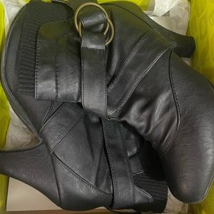 For sale black ankle cut boot cute for fall worn